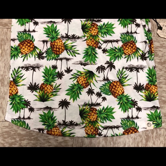 Free Planet Pineapple T-Shirt - Picture 4 of 5